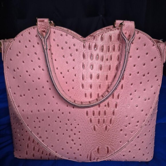 Heart-shaped purse - Picture 1 of 8